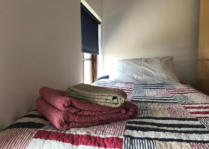 לינה וארוחת בוקר Heir Island House 3*